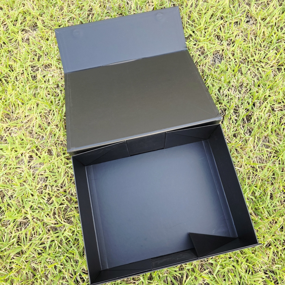 Michael Kors Elegant Black Box